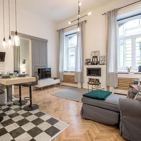 Industrial Fantasy Apartment 布达佩斯 外观 照片